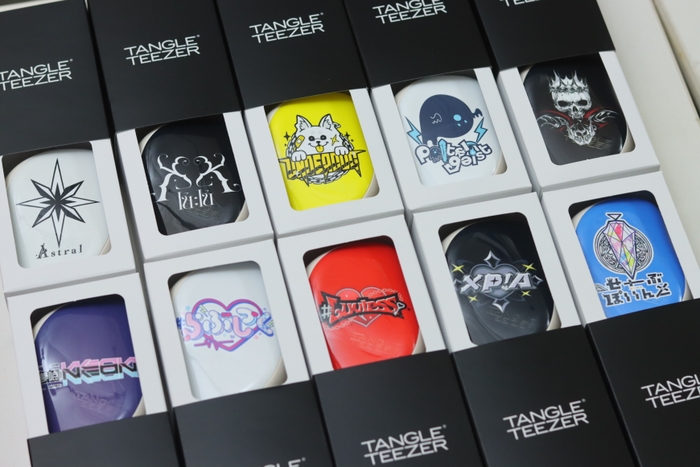 グループロゴが印字されたオリジナルタングルティーザー