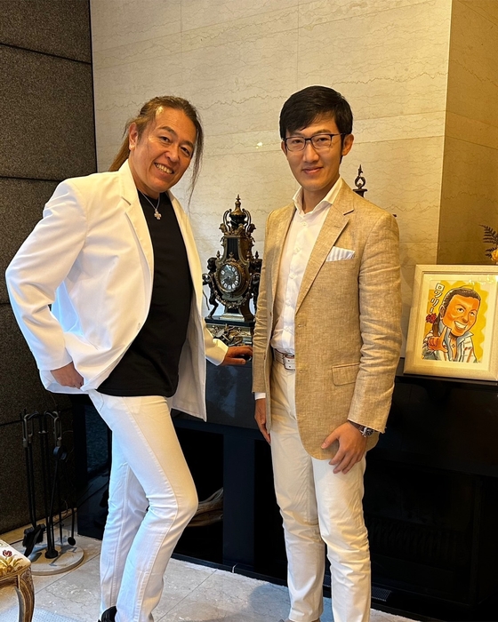 台湾CHAO美容医療研究所メディカルディレクター Dr.Yates Yen-Yu Chao(右)と共に