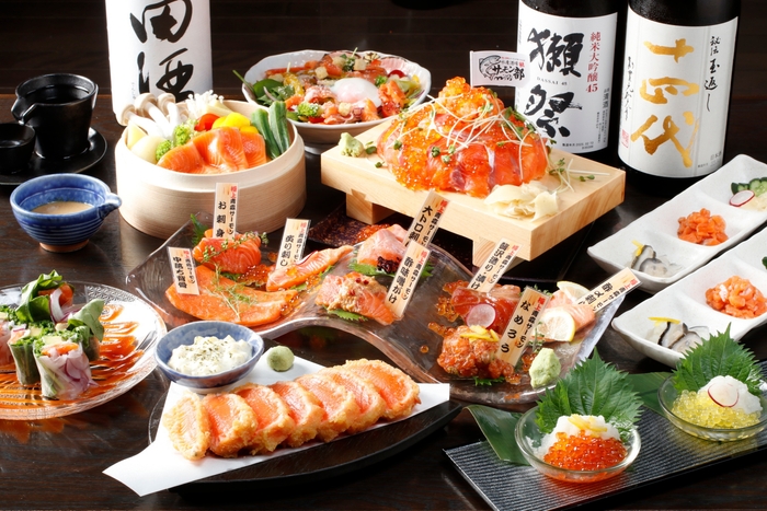 「サーモン部premiumコース」(10品+2時間飲み放題、8,580円)。