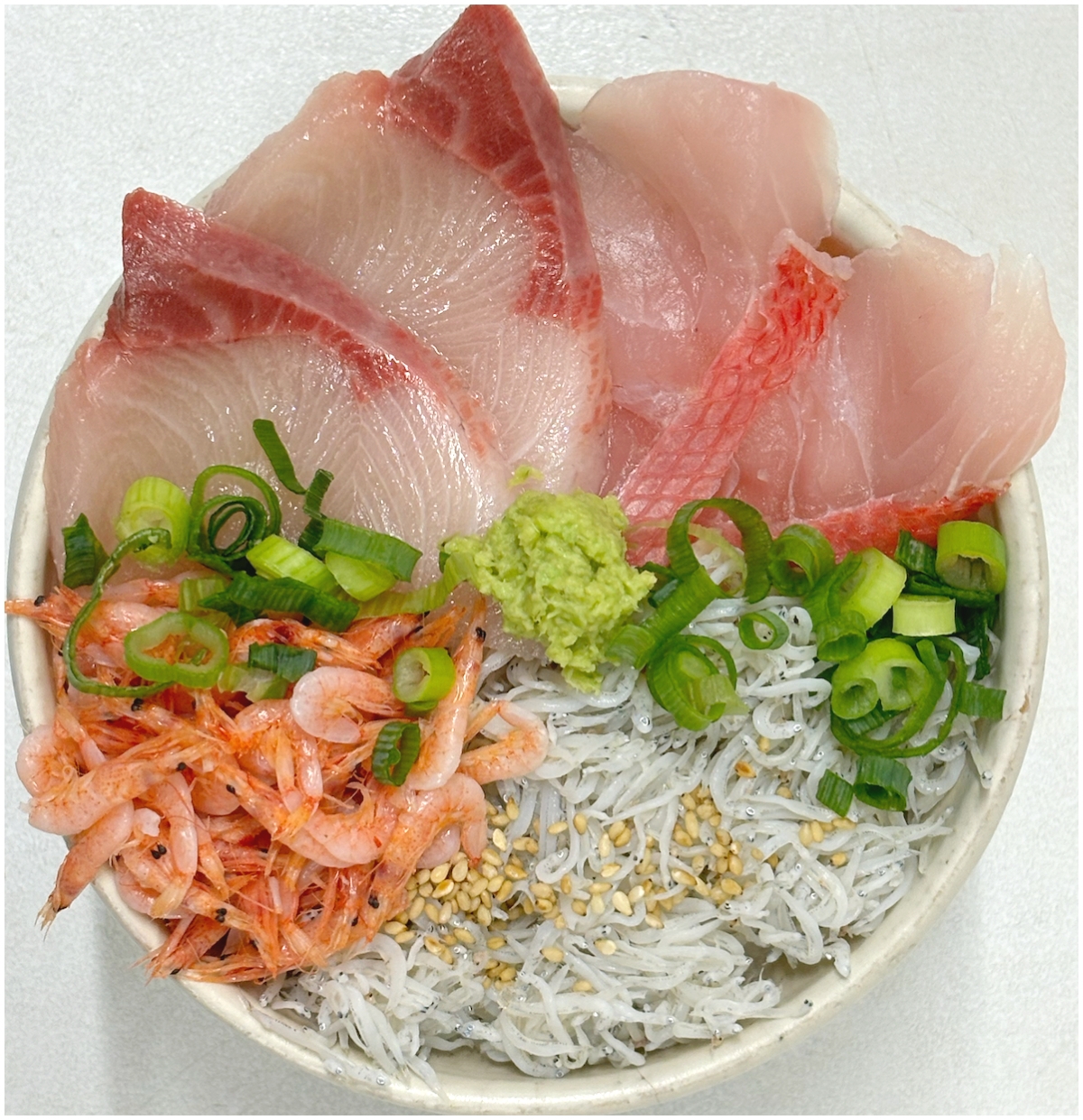 「静岡の幸とブリ丼」~金目鯛・しらす・桜えび~