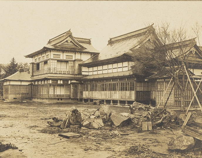 「上杉伯爵邸外観写真」(個人蔵)【通期】