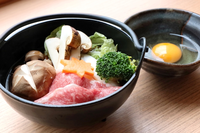 松茸と和牛の赤ワインすき鍋 