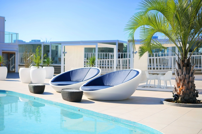 まるでリゾート気分!『POOLエリア』