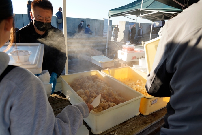 炊き立ての鮭の煮汁はいったご飯