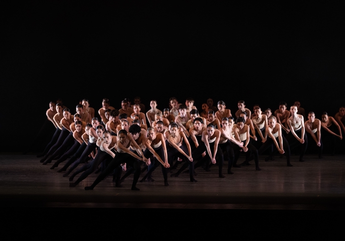 コンテンポラリージュニア集団ICEによる『ボレロX』