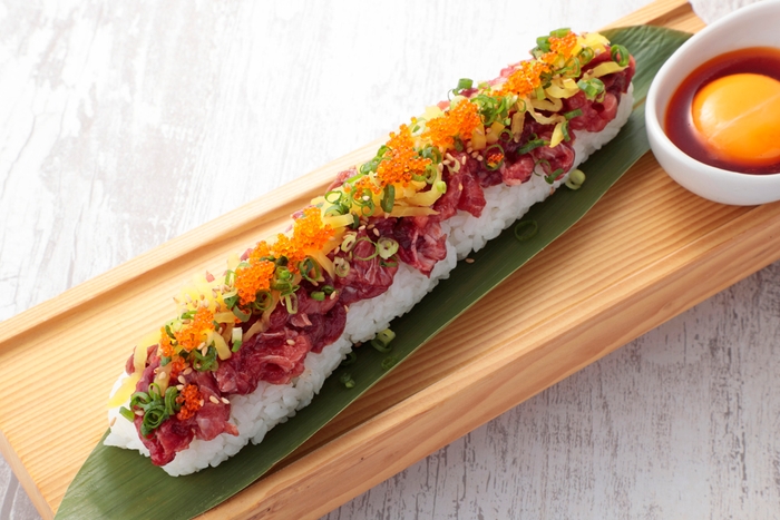 ロングサイズ まぐろユッケ寿司