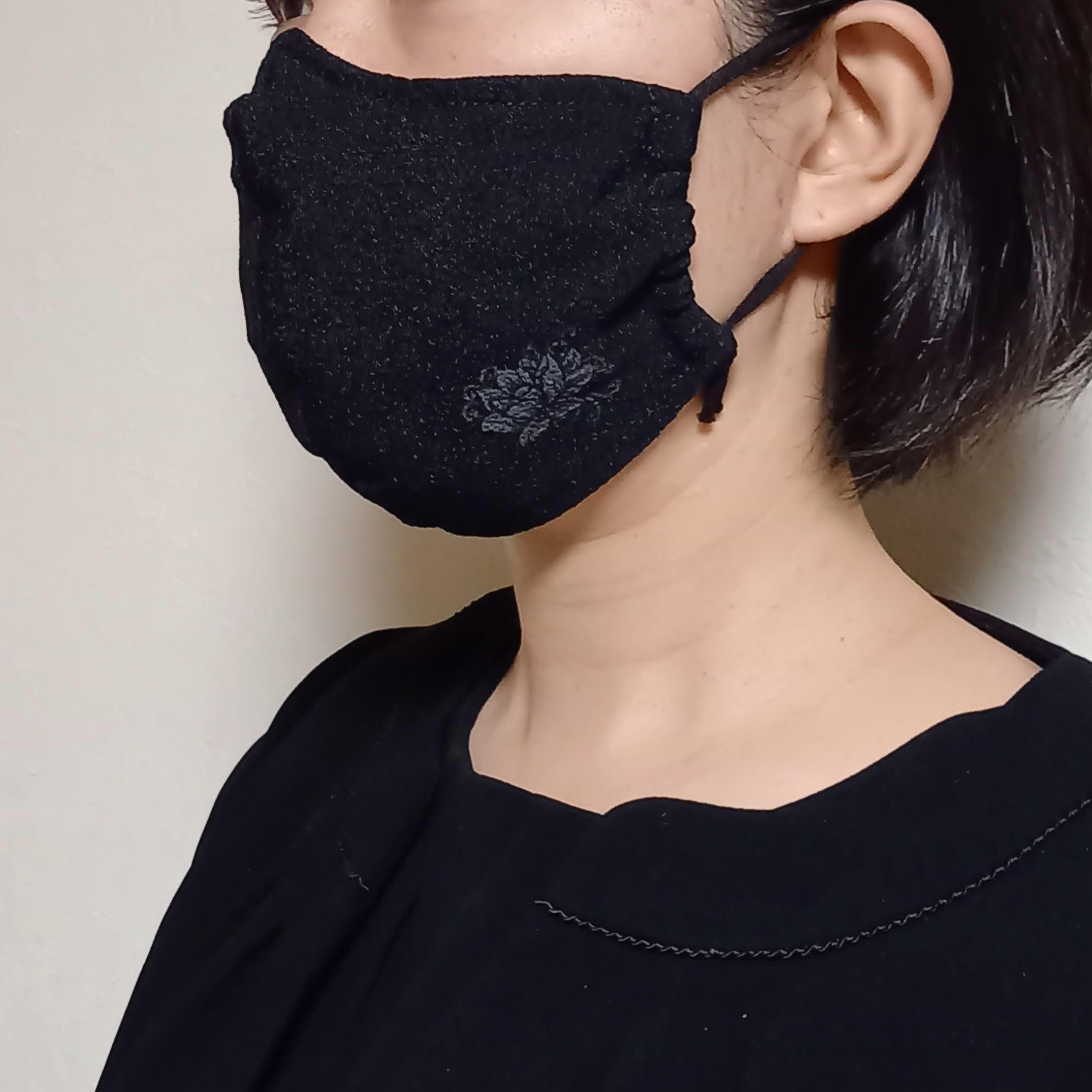 黒/蓮を付けたイメージ(女性)