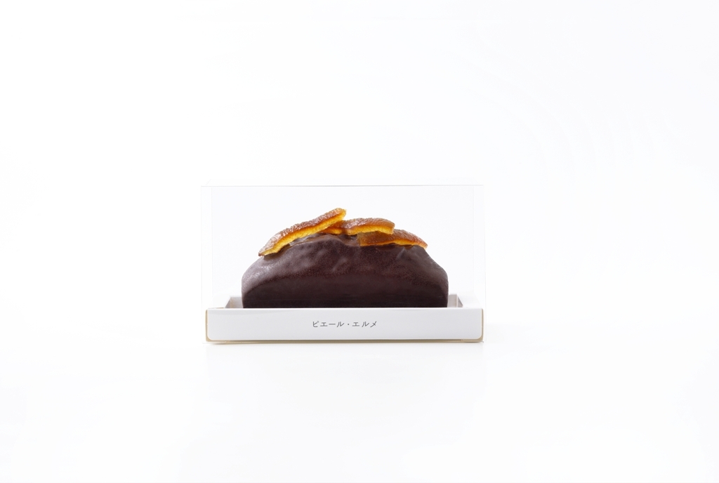 柚子ピールを贅沢にあしらった「チョコレート&柚子のパウンドケーキ」(1,944円)