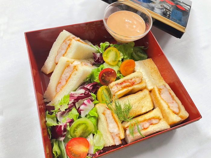 おせちの海老真丈(しんじょう)サンドイッチ