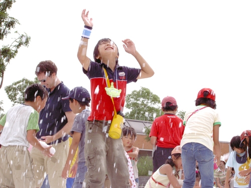 真夏のゴルフ場に雪を降らせます!