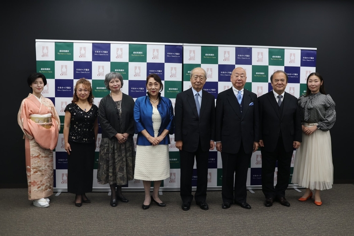 (日本オペラ振興会会見 左より:三浦環役の相樂和子さん、佐藤美枝子さん、大石みちこさん、郡愛子さん)