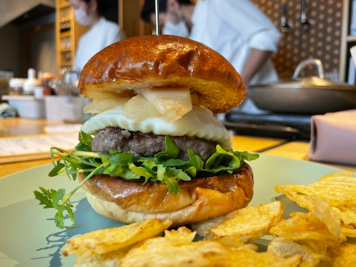 人気ナンバー1 「3種のチーズと洋梨バーガー」