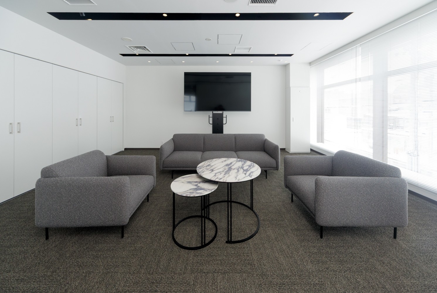 ラウンジとしての活用 ソファ:BO COMCEPT BERNE