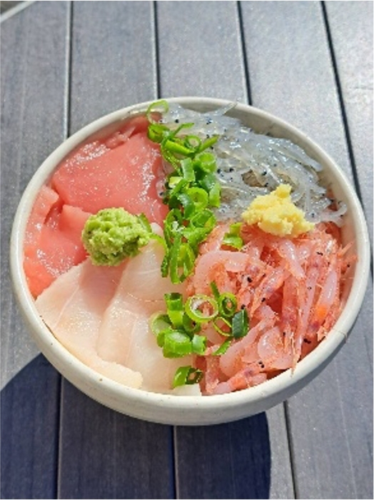 「とと丸4種丼」金目鯛お味噌汁付　～深海魚アブラボウズ～