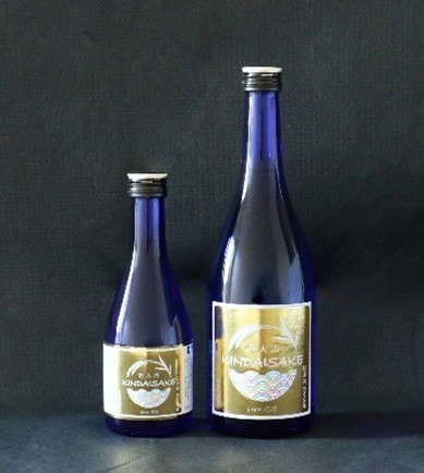 近大酒純米大吟醸 300mL(左)、720mL(右)