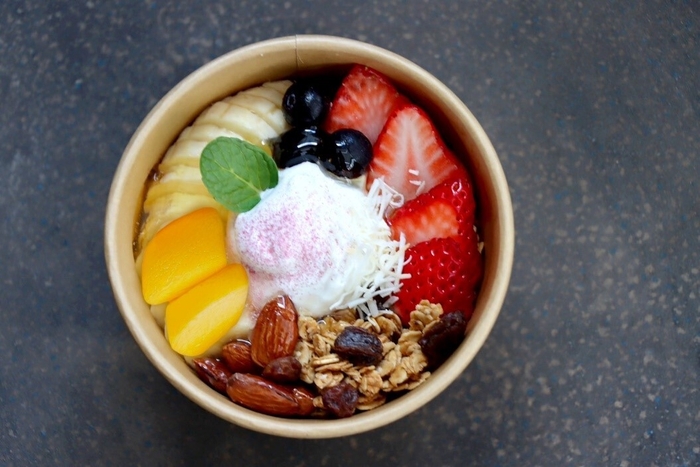 豆腐と豆乳のアサイーボウル