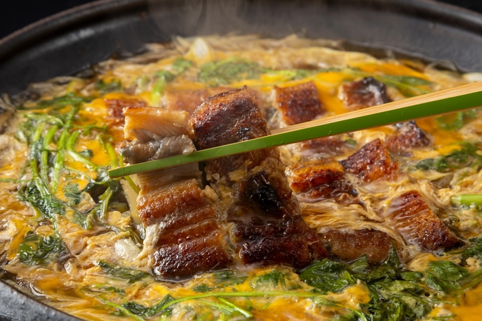天神店新メニュー!鰻の旨味ごとふんわり卵で閉じ込めた“鰻の柳川鍋” 1人前3,500円(税込)