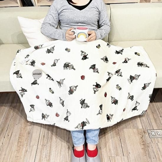 ムーミンのナチュラルデザインのブランケット