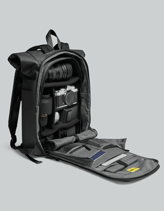 ガストンルーガ】有名カメラブランド「Nikon」と革新性と時代を超越