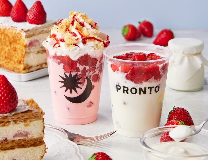 左から「苺ミルフィーユラテ」、「八ヶ岳高原の濃厚苺ヨーグルト」