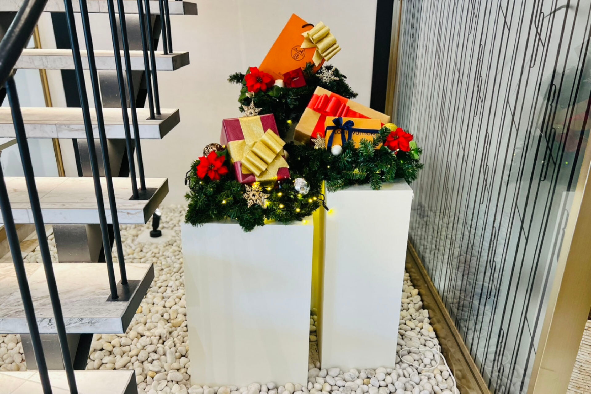 ジュエリー&バッグフロア:クリスマスオーナメント装飾