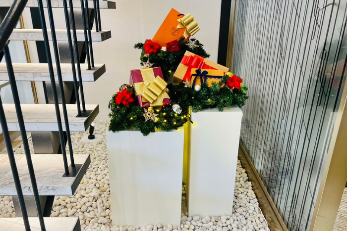 ジュエリー&バッグフロア:クリスマスオーナメント装飾