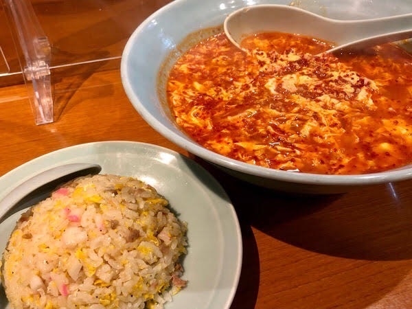 毎日来ても飽きない、半チャーハンセット