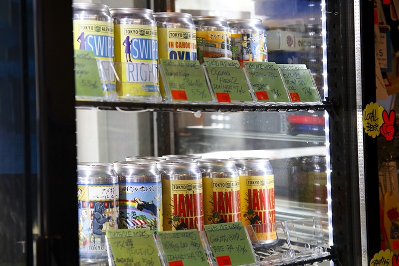 アメリカ産、豊島区や近辺のローカルを含む日本産など常時30銘柄以上の缶ビールを販売。小ロットでも卸に応じてくれる問屋とのコネクションがあり、バラエティ豊かな品ぞろえを維持している