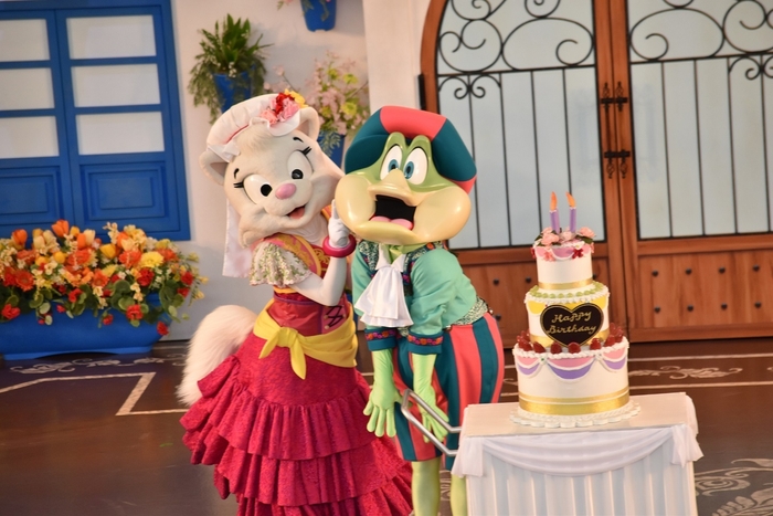 お誕生日当日限定(8月22日)で、 キャラクターミュージカルにて特別な演出を実施