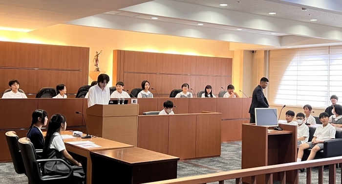 令和6年（2024年）10月に開催した「模擬裁判」の様子