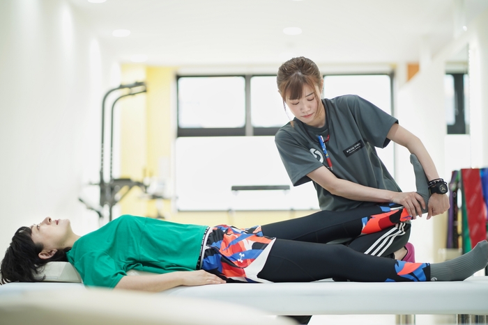 痛みや可動域制限がある場合は手技療法も実施