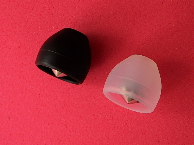 左現行「JIJUJET」/右新設計「JIJUJET-2」