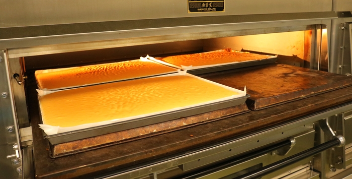 焼きたてのロール生地