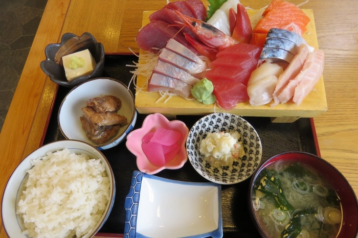 かつて「食べログベストレストラン」にも選ばれた湯本温泉の人気店『海幸(かいこう)』 新鮮な刺身定食がおすすめ!