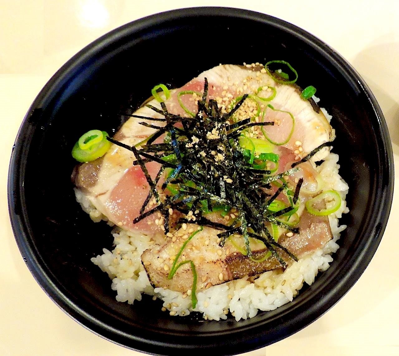 ブリヒラ丼