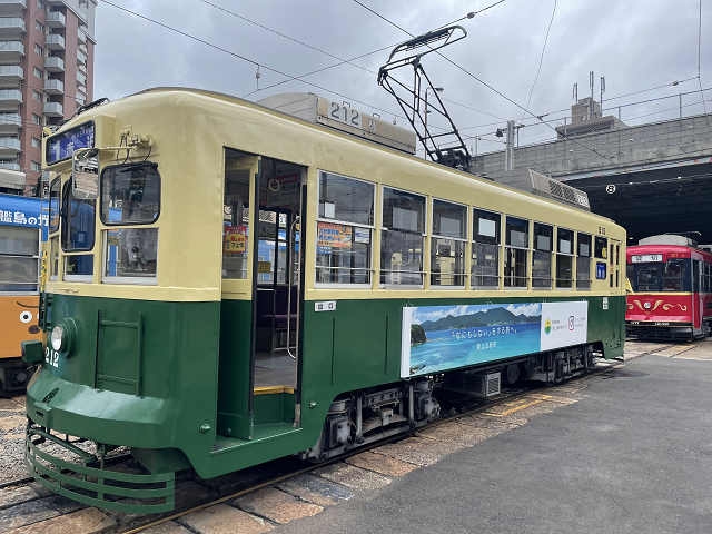 長崎市内を走る「なにもしないをする旅」号(212号車)