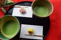 金粉抹茶と上生菓子のセット(イメージ)