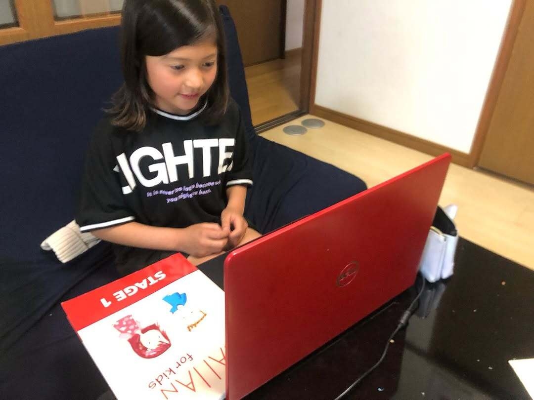 英会話レッスンを楽しむ会員 3