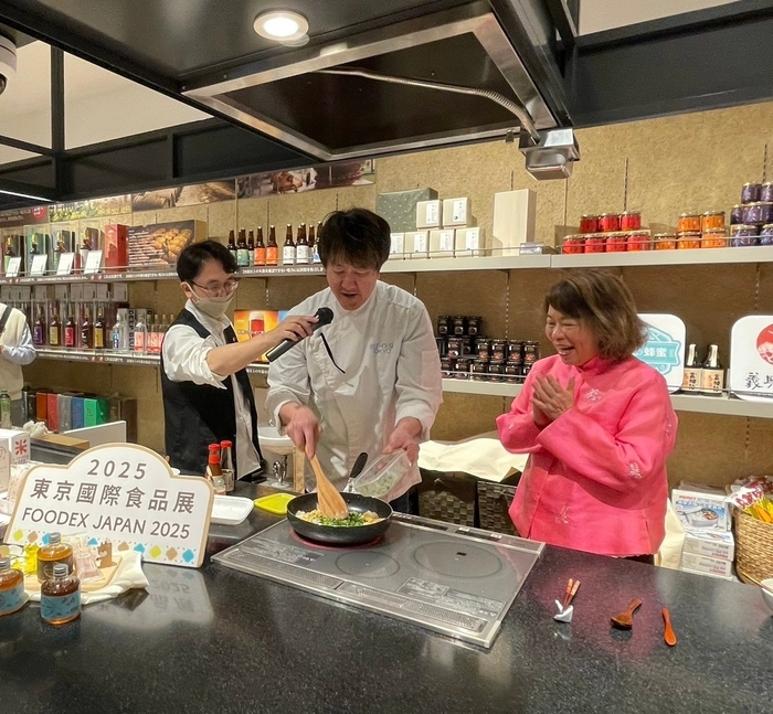 山下シェフ ガチョウ油チャーハン実演