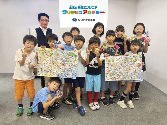 第4回クリテックアカデミー 参加児童12名と若林社長(後列左)