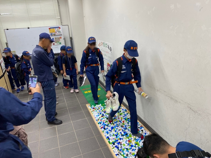 がれき歩行コーナー