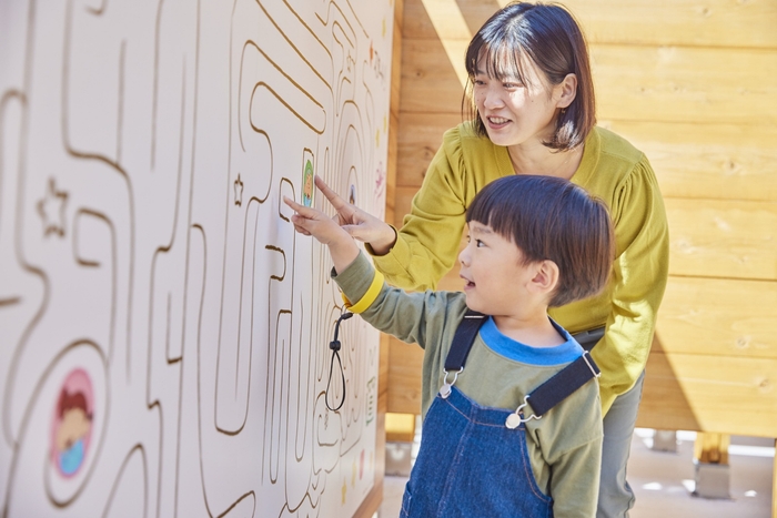 ▲お子様が中心になってしんちゃんとのかくれんぼに挑戦!