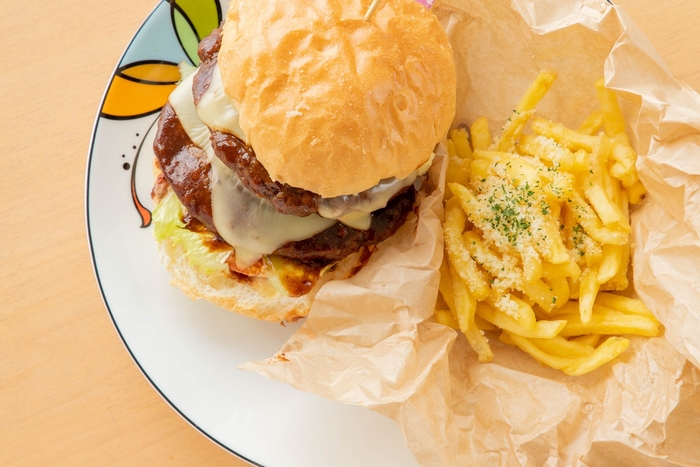 淡路牛パテが2倍になった「Wバーガー」1,980円(税込)