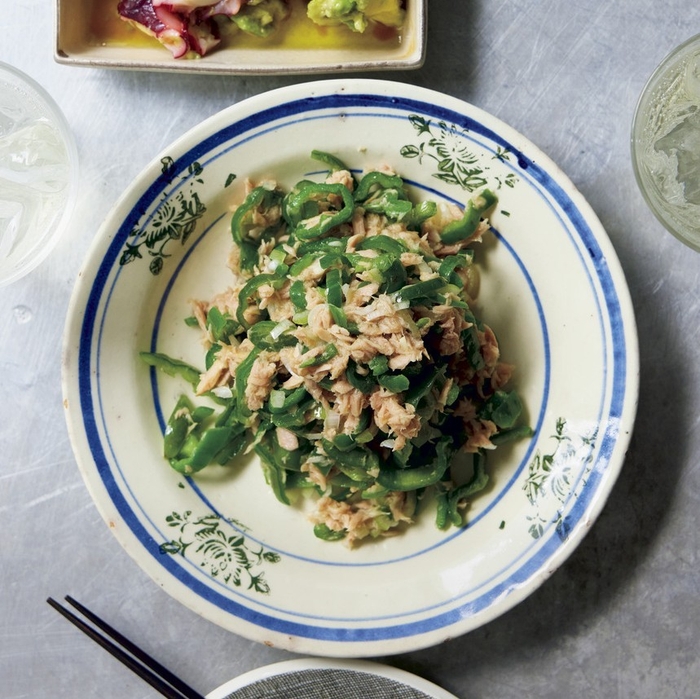 「無限ピーマン」熱湯をかけて少ししんなりさせたピーマンをツナ缶やごま油とあえるだけ