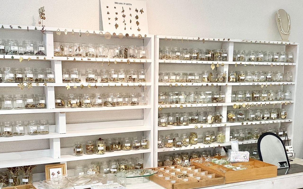 真鍮生地メタル販売棚