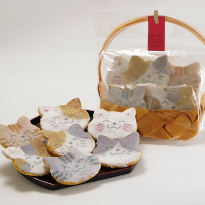 老舗煎餅店みなとやが“にゃんべい”で支援する 保護猫譲渡サロン「もんにゃか」が開設3年で362頭を譲渡