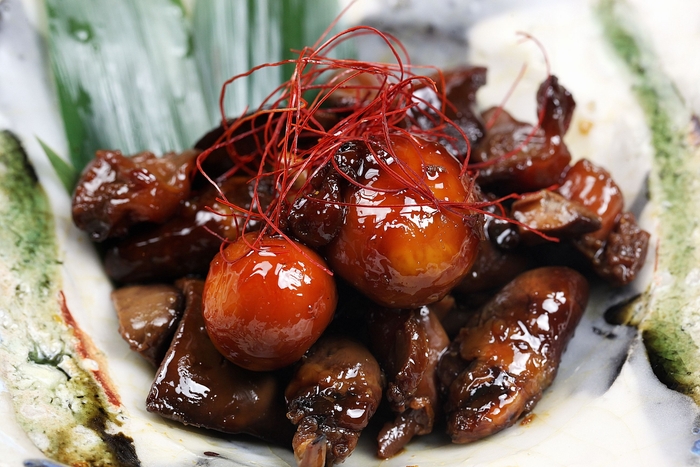 甲府鳥もつ煮はこのツヤと照りが命なんです!