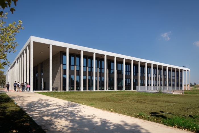 ビオメディコ大学キャンパス(外観)