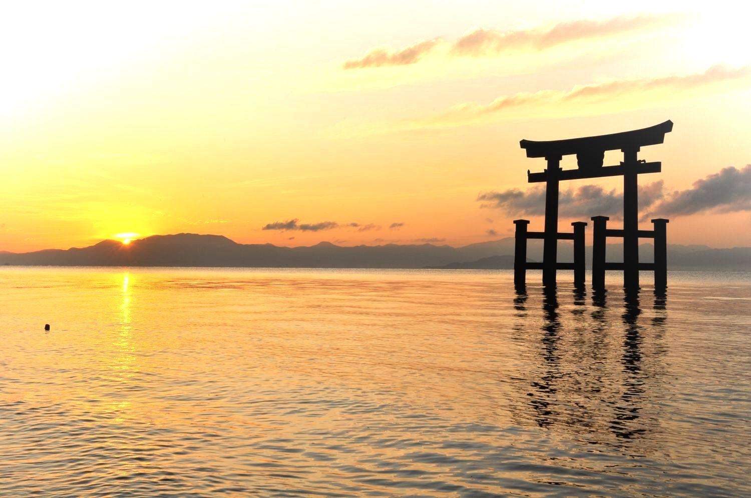白鬚神社 画像:(公社)びわ湖高島観光協会