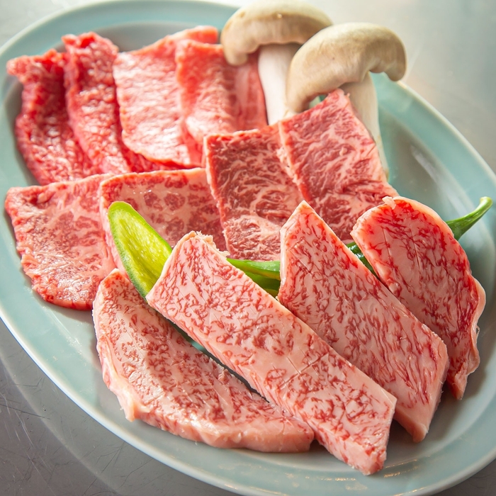 当店自慢のA5ランクの和牛カルビもどうぞ♪